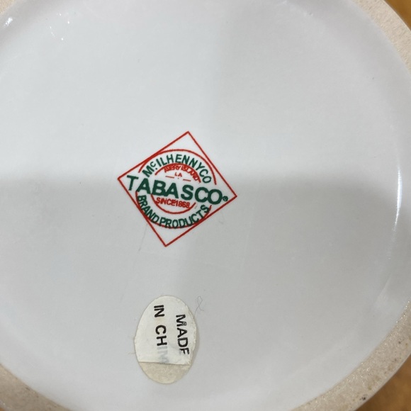 NWOT.  Set of 2, 16oz., Tabasco brand, ceramic mugs. - Picture 7 of 11